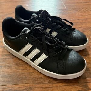 Adidas Cloudfoam Advantage Sneakers in Black/White Stripes Size 7.5 Medium